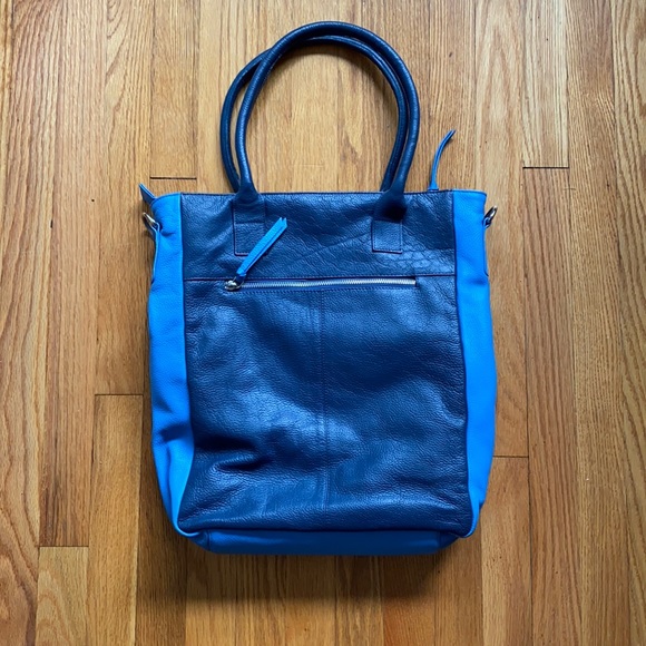 Large leather shoulder bag - Picture 4 of 8
